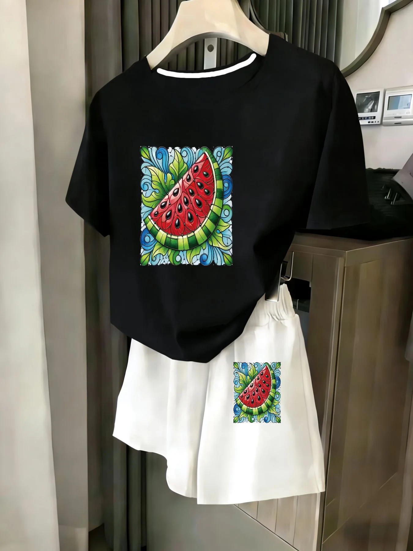 

Ladies 2-Piece Set Summer Beach Vacation Casual round Neck Short Sleeve Random Print T-Shirt Elastic Waist Shorts Suit Comfortab