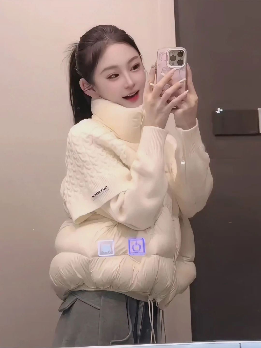 

Женская утепленная куртка-жилет с воротником-стойкой, вязаными вставками и пуховым наполнителем, белая, повседневная, свободного кроя