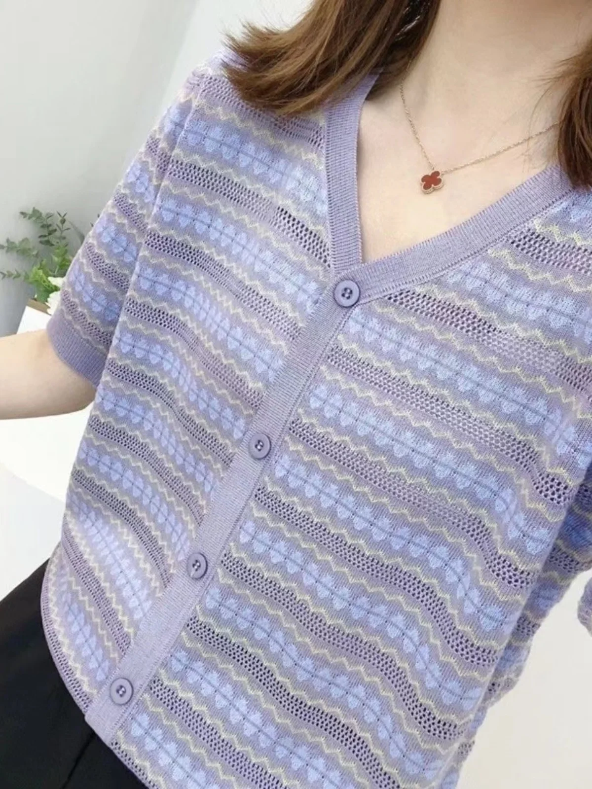 

Fashionable Short Sleeve Knitted Top Women's Summer T-Shirt Korean Style Loose Fit V-Neck Button Detail Thin Stripe Pattern