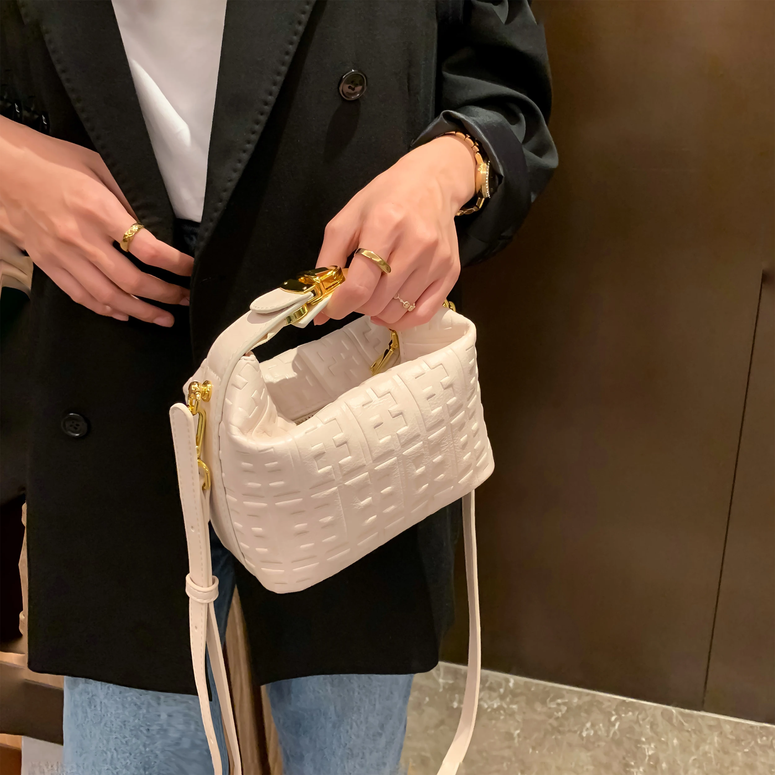 Fashion Bucket Shoulder Bag Winter New Female Luxury Handbags Vintage Leather Bag for Women with Card Holder and Mirror