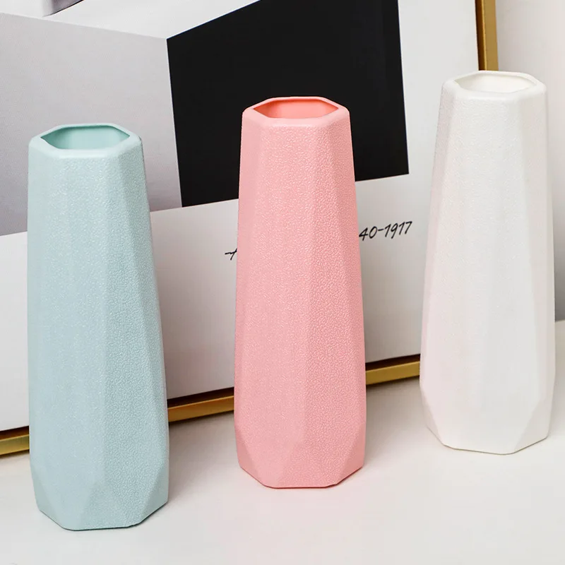 Plastic vase, creative Nordic-style diamond-shaped vase, fashionable and minimalist, drop-resistant, ceramic-look vase, home dec