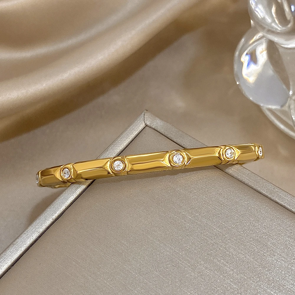 Freetry الفاخرة الزركون الفولاذ المقاوم للصدأ رقيقة الإسورة سوار للنساء هندسية مستديرة الربيع المفتوحة الإسورة مقاوم للماء اليد مجوهرات