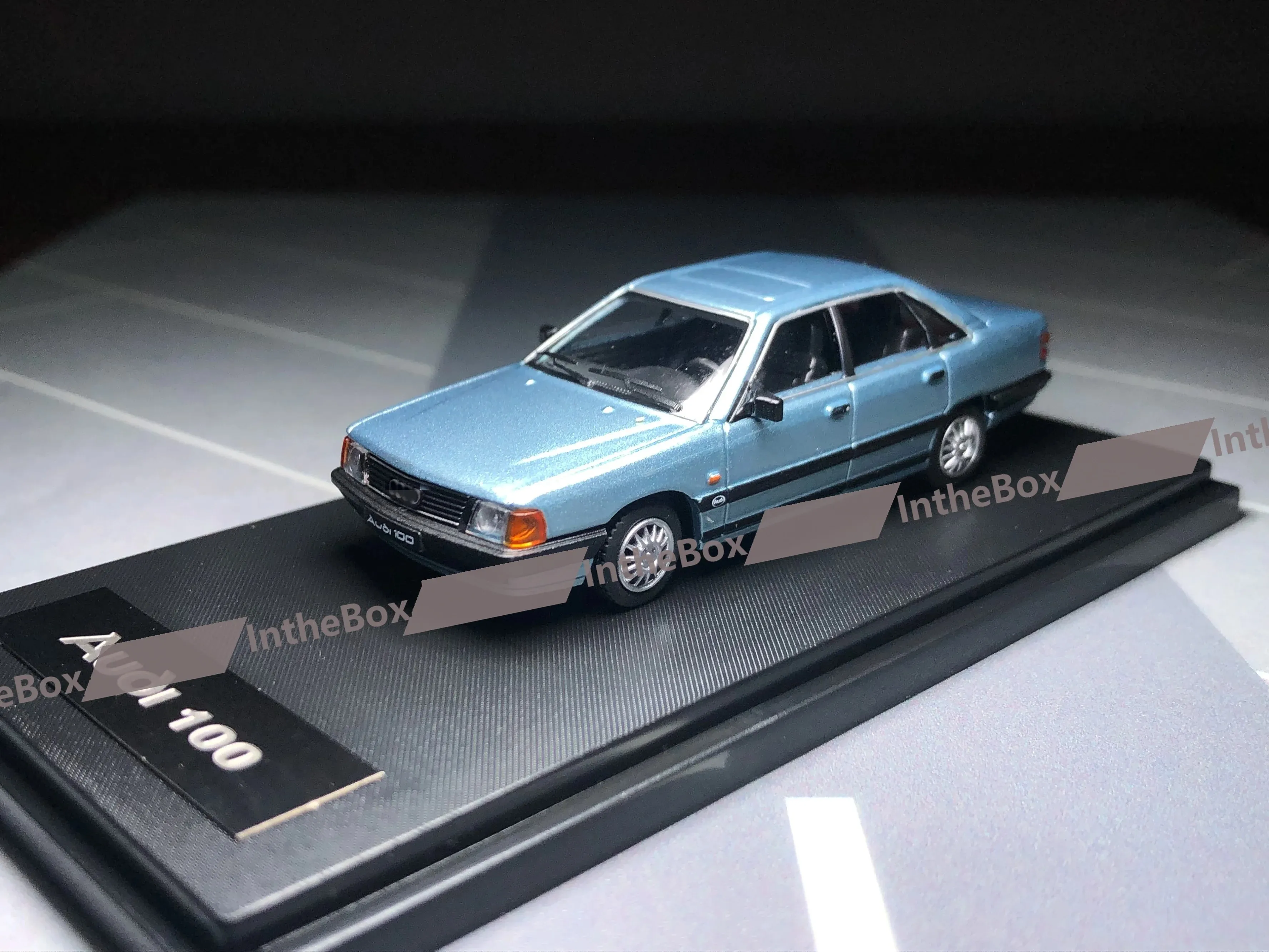

In theBox Store RM 1:64 1989 Blue 100 C3 Sedan Classic Diecast Model Car Collection Limited Edition Hobby Toys