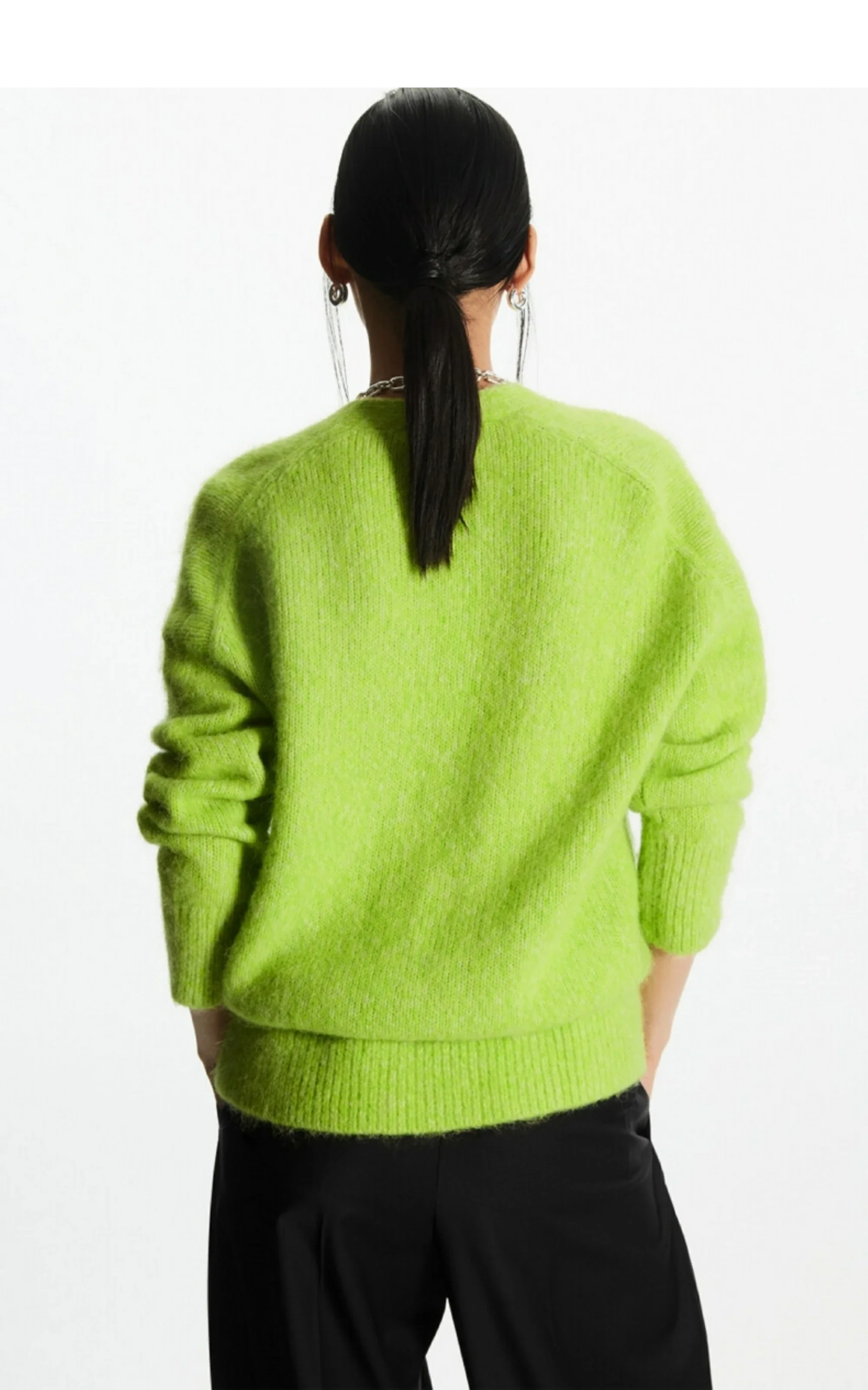 Ethereal costume 2025 cos winter new style of Ladies' casual fashion V-neck patch pocket cardigan