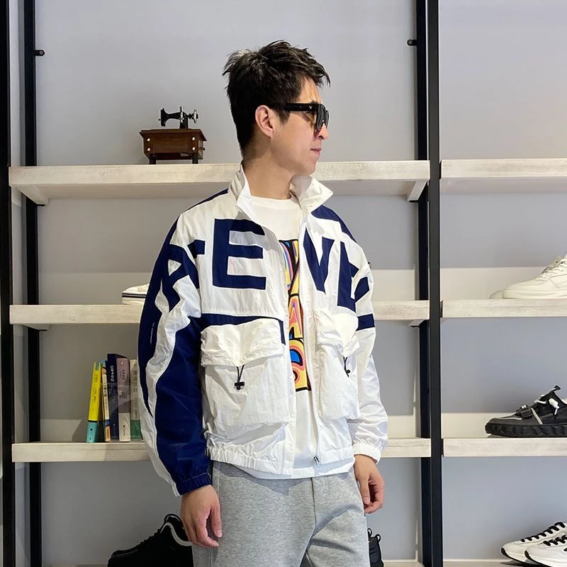 

Модная тонкая куртка с принтом и воротником-стойкой, свободная мужская повседневная летняя одежда для защиты от солнца, дышащая, из полиэстера