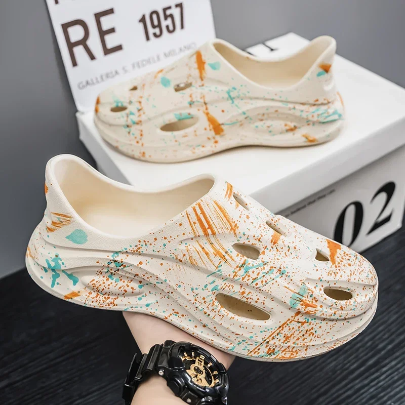 

Мужские летние модные шлепанцы с перфорацией, полностью закрытые сандалии-слипоны, молодежные повседневные спортивные пляжные шлепанцы с мягкой подошвой, новые сандалии