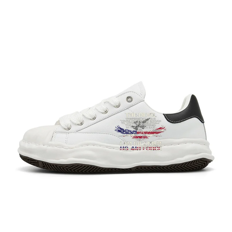 

I Am The Storm - I Am A US Air Force Veteran. Винтажные модные уличные кроссовки. Дизайн в стиле ретро, стильные, удобные и универсальные.