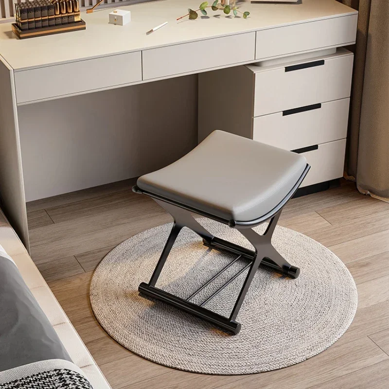 Tabouret de maquillage de luxe italien léger, tabouret de spanstool de chambre à coucher, chaise de conception de loisirs simple de célébrité d'internet, meubles de maison