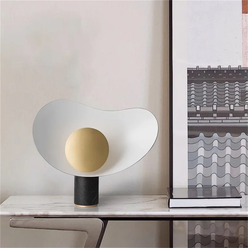 La lampada da tavolo creativa nordica contemporanea di aprile ha condotto la luce da scrivania in marmo per la decorazione della camera da letto di casa