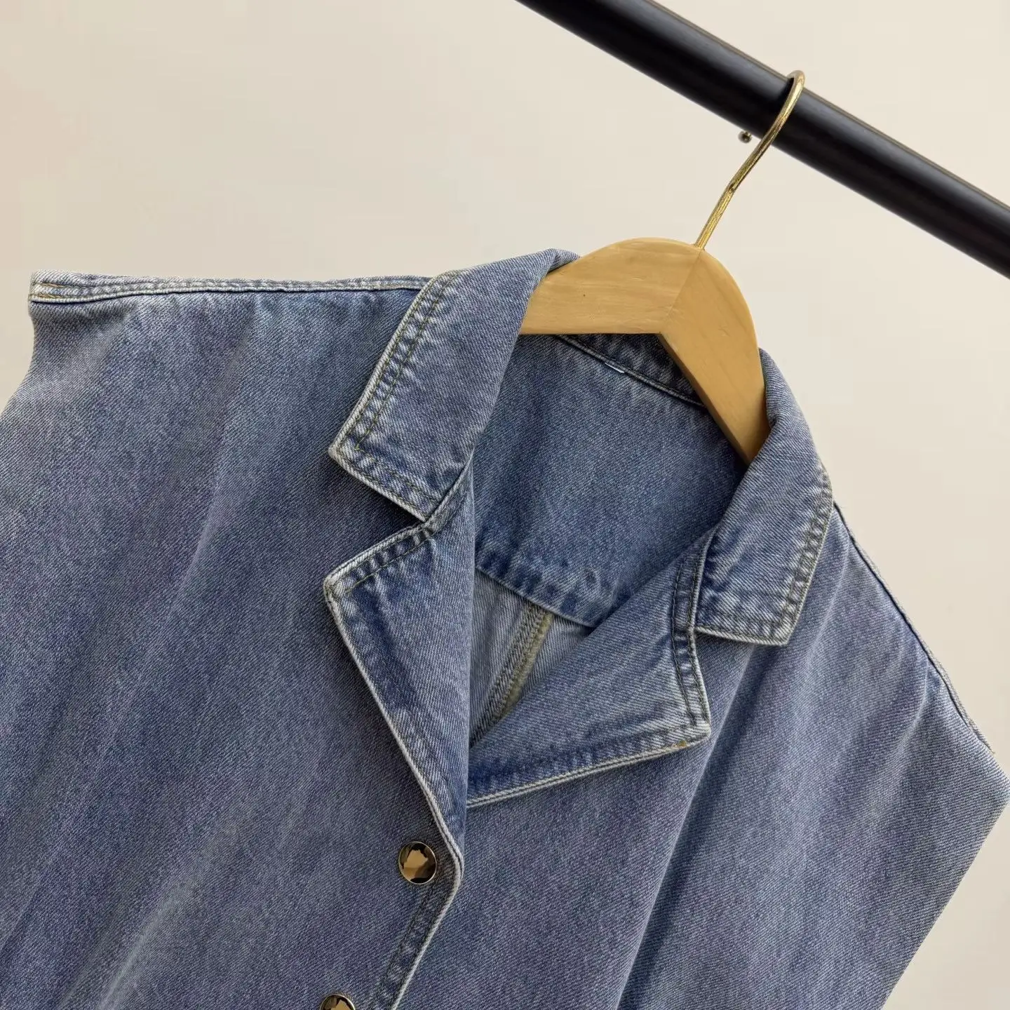 

Spring/Summer Women Turn-down Collar Sleeveless Solid Vest Single Breasted Elastic Waist Casual Fashion Top