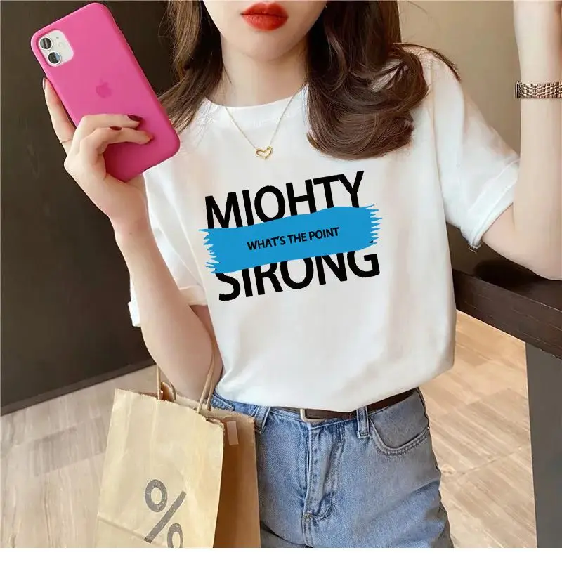 مايتي سيريونج الأبيض تي شيرت المرأة 2025 الصيف القطن بلايز عادية ما هو نقطة النص طباعة الأزرق شريط تصميم الجولة الرقبة