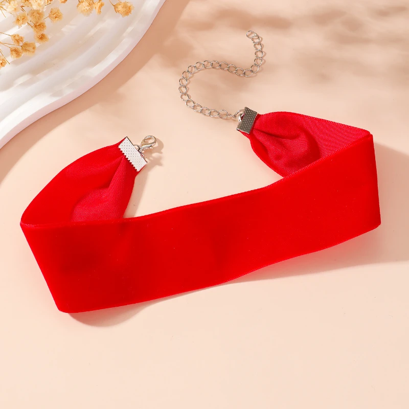 Vintage Wide Red Velvet Chokers Necklaces for Women Girls Retro Simple Collar Necklace Wedding Party Fashion Jewelry Accessories