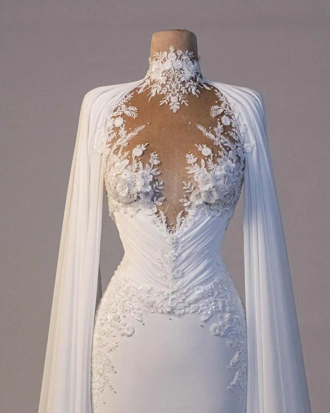 فساتين زفاف أنيقة مزينة بالدانتيل ورقبة عالية بطول الأرض فساتين زفاف مناسبة الخطوبة حسب الطلب