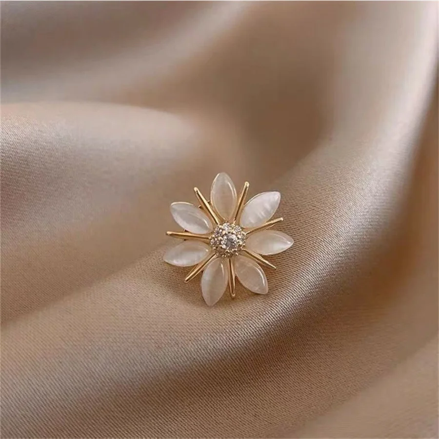 Rinhoo Fashionable Small Opal Flower Brooches Pins Elegant Rhinestone Flower Bouquet Lapel Badge Wedding Corsage Party Jewelry