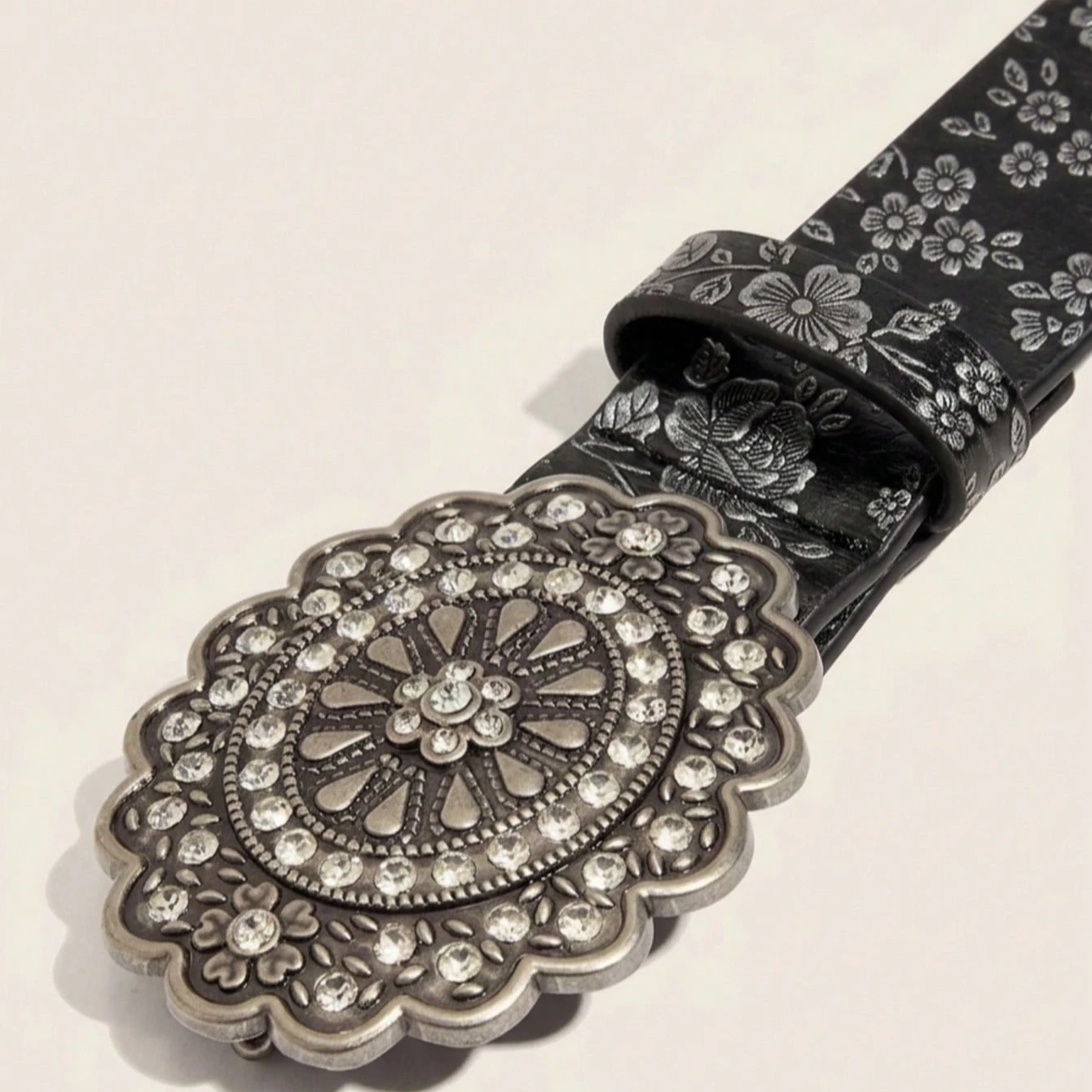 1 Piece Small Rhinestone Buckle with Western Wind Pressure Flower Retro Black Pattern PU Women's Belt for Daily Use
