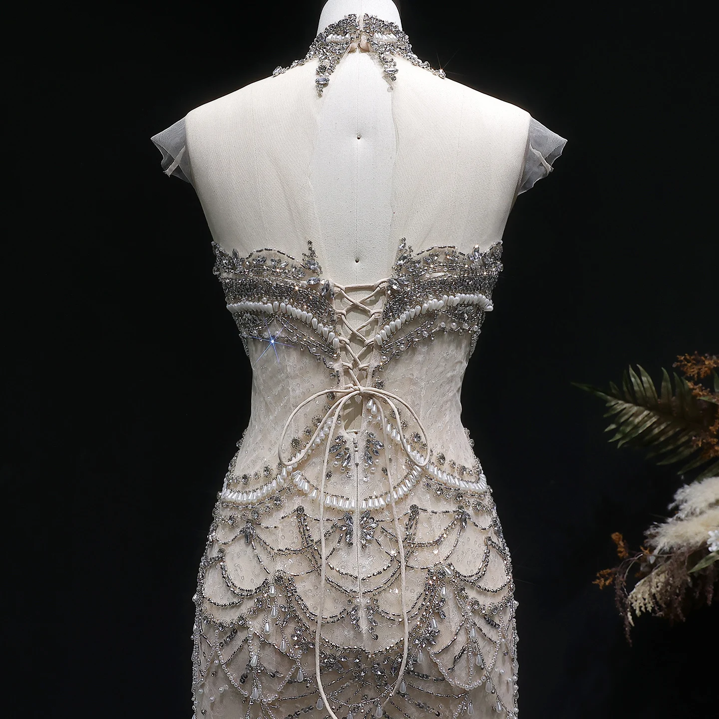 Sharon Said Dubai Champagner Hochgeschlossenes Abendkleid mit Perlenbesetzter Meerjungfrauen-Silhouette Damen Formelles Ballkleid SS380 Maßanfertigung – Detail 9