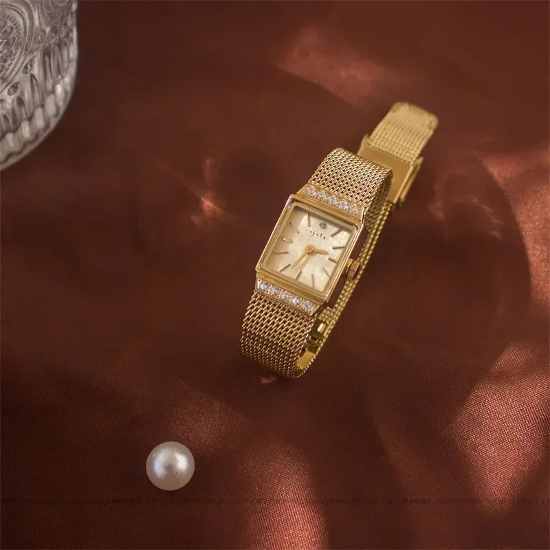 

2024 New Women's Japanese Watch Gold Watch Small Versatile Woven Band Gift for Girlfriend Quartz Watch Set with Diamonds