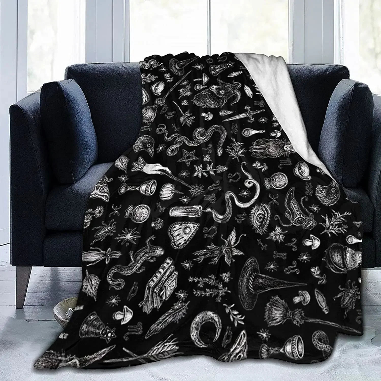 Halloween Witch in Black Blanket,Halloween Flannel Blankets,Lightweight Soft Cozy Unisex Bed Blanket