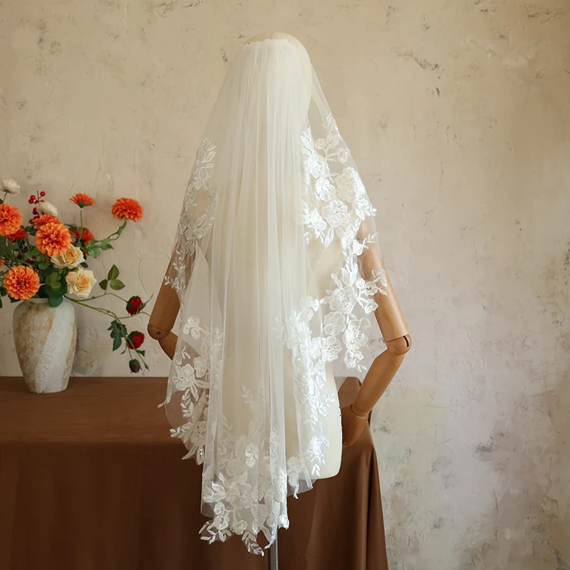 Elegant Sequin Lace Applique Bridal Veil One Tier Fingertip Length Marriage Veil Wedding Accessories image 4