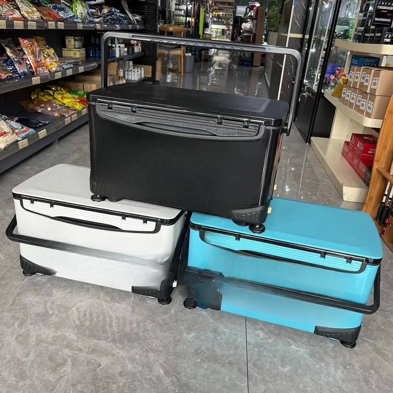 

Fishing box 2600 is lightweight and ultra-light, aluminum alloy accessories 26 liters L blue, black, gold, ivory white.