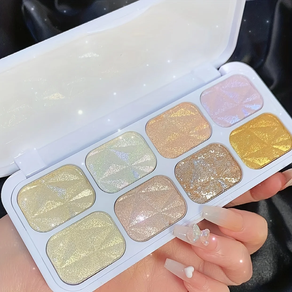Diamond Highlighter Multi-Functional Eyeshadow Palette with Ultra-Shimmer, Glitter, And Pearl Finish for Contouring And Brighten