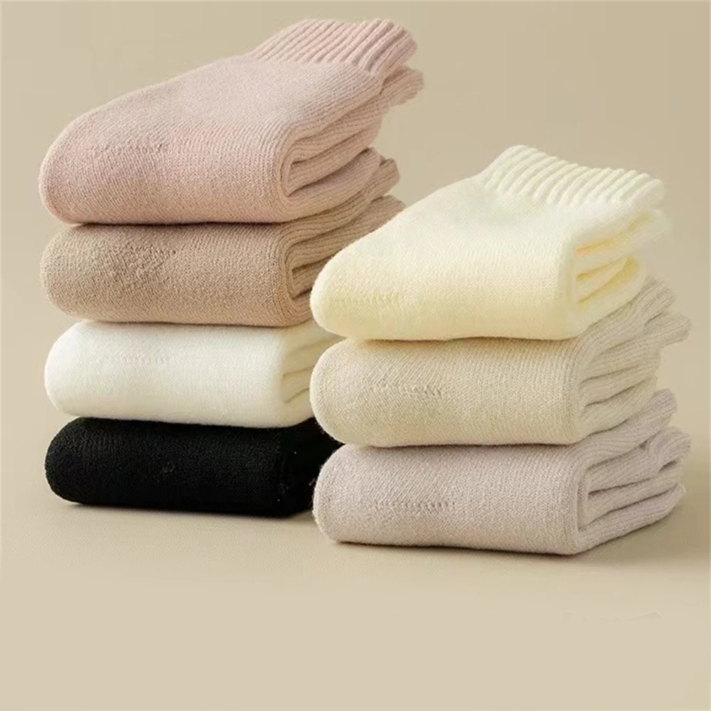 Vrouwen Herfst Winter Plus Fluwelen Dikke Wollen Sokken Warme Comfortabele Zachte Middenbuis Kasjmier Effen Kleur Eenvoudige Zweet-Absorberende Sok