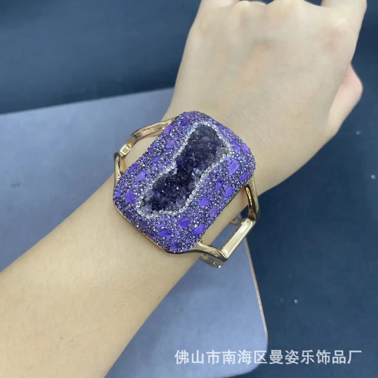 Natural Uruguayan amethyst inlaid with purple gravel color retention large bracelet personalized fashion medieval natural stone