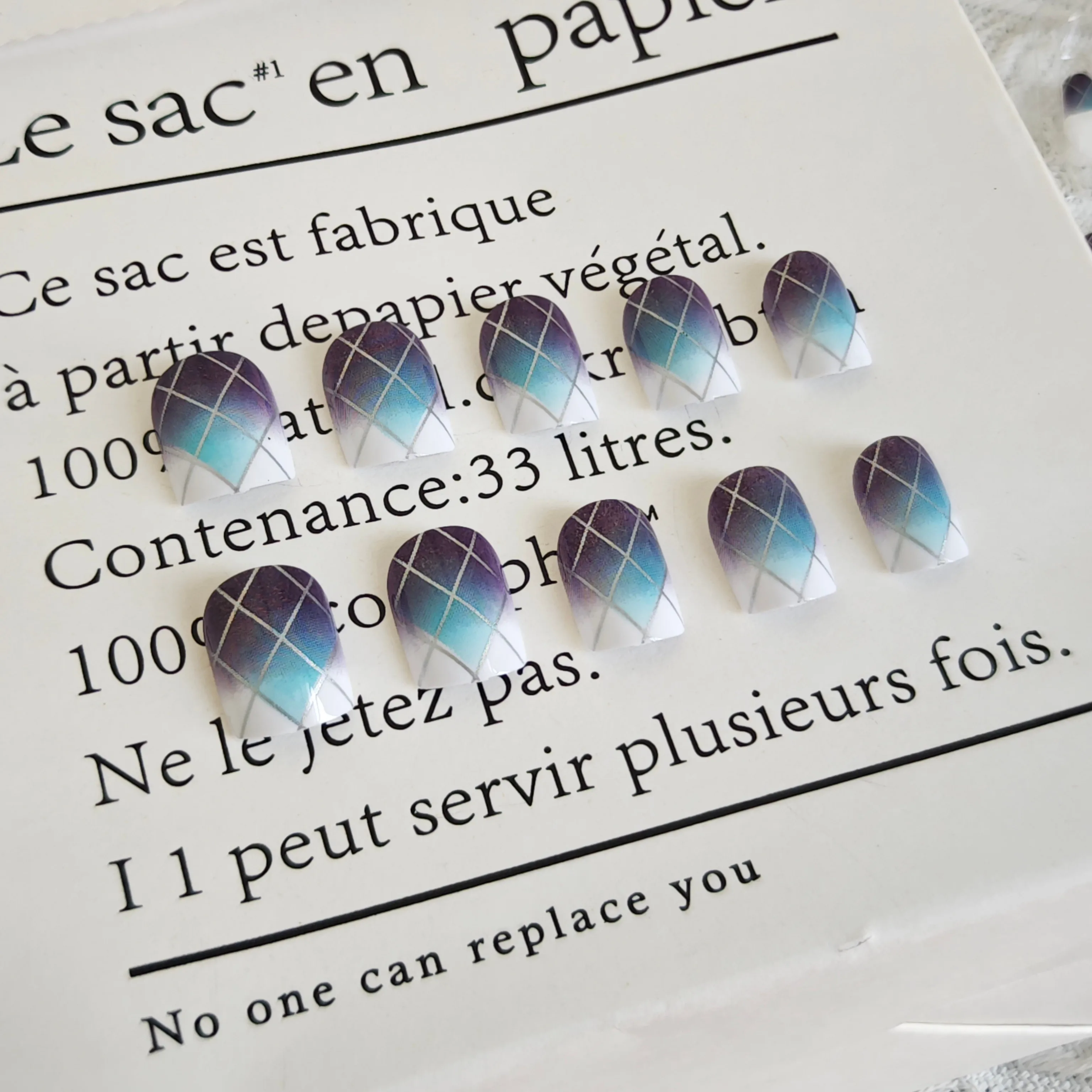 24 uñas cuadradas medianas con diseño de tablero de ajedrez azul y lavanda, juego de uñas postizas de estilo minimalista suave europeo para mujer