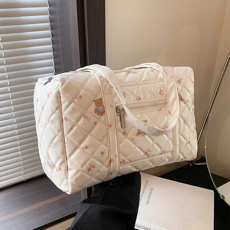 Bolso de mano de viaje acolchado para mujer, bolso de hombro ligero estampado con cremallera segura y costuras de diamantes para viajes y desplazamientos