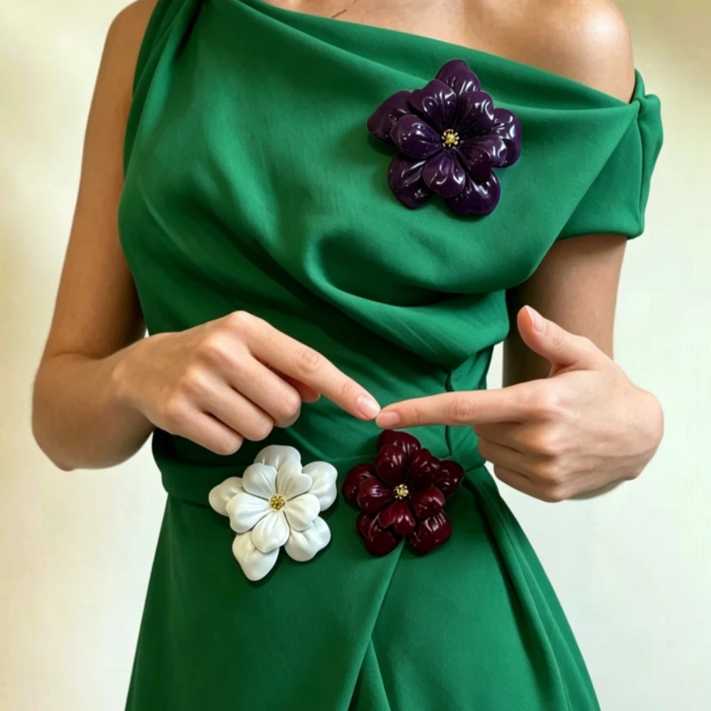Vintage Enamel Camellia Flower Brooch for Women High End Lapel Pins Floral Elegant Coat Scarf Accessory Jewelry Gifts