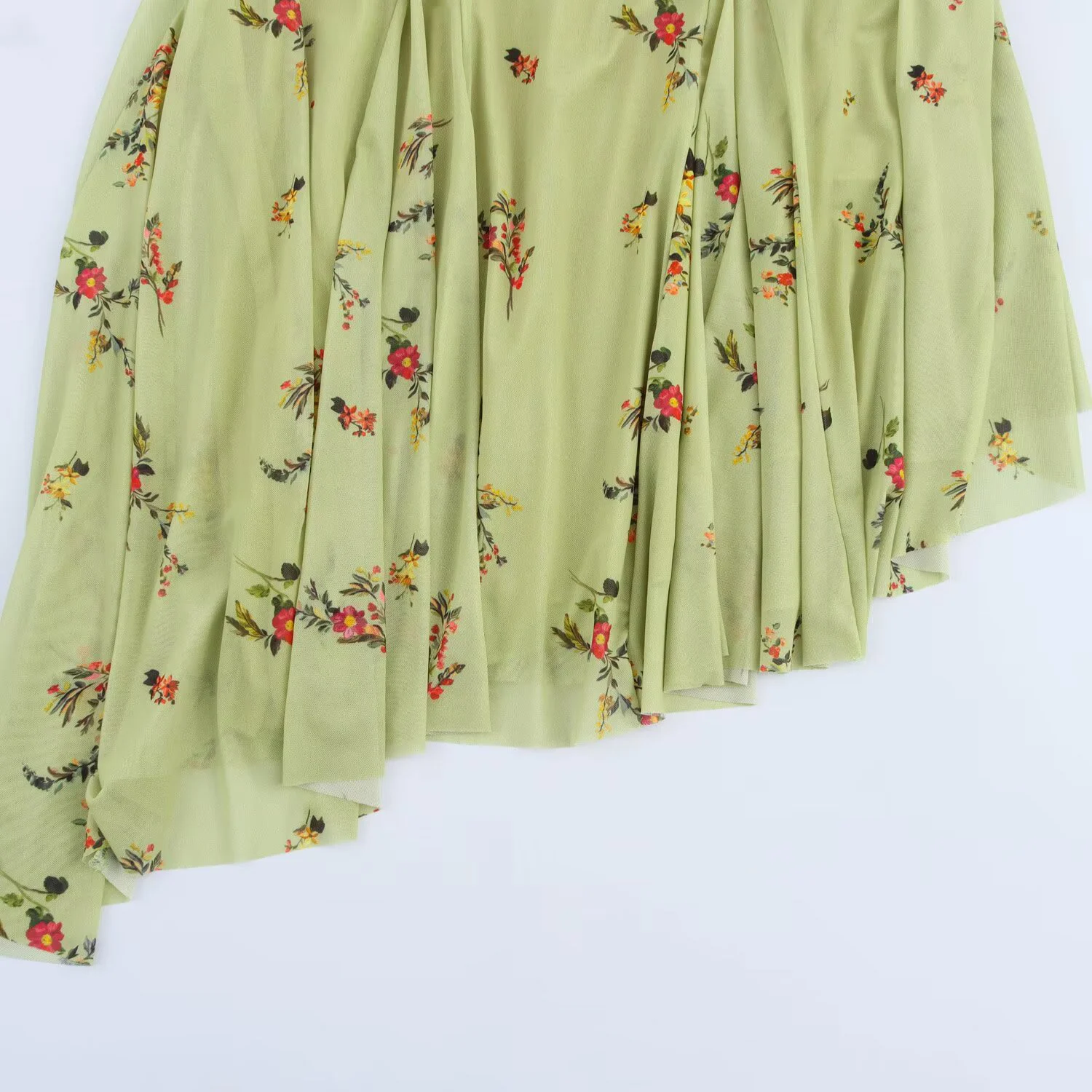 Abito con bretelle in rete a vita stretta floreale con orlo irregolare sul mare in stile francese verde dolce