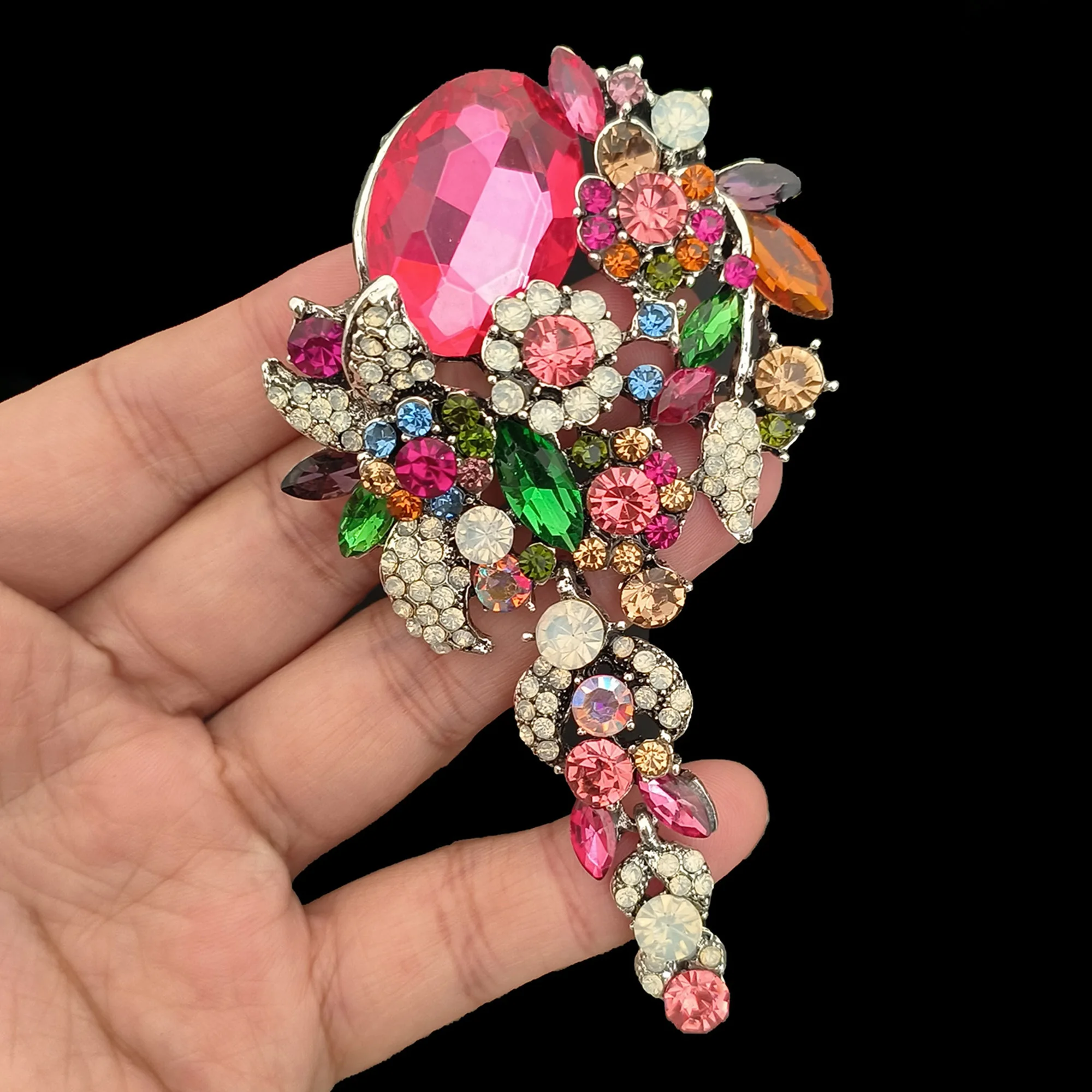Beaut&Berry Luxury Rhinestones Leaf Pendant Brooches for Women Unisex Personality Pins Casual Party Friend Accessories Gifts
