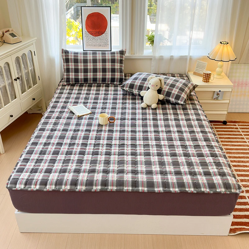 1pc Crinkled Gauze Mattress Cover Checkered Printed Quilted Mattress Protector Non-slip Bed Linen cubre colchón (No Pillowcase)