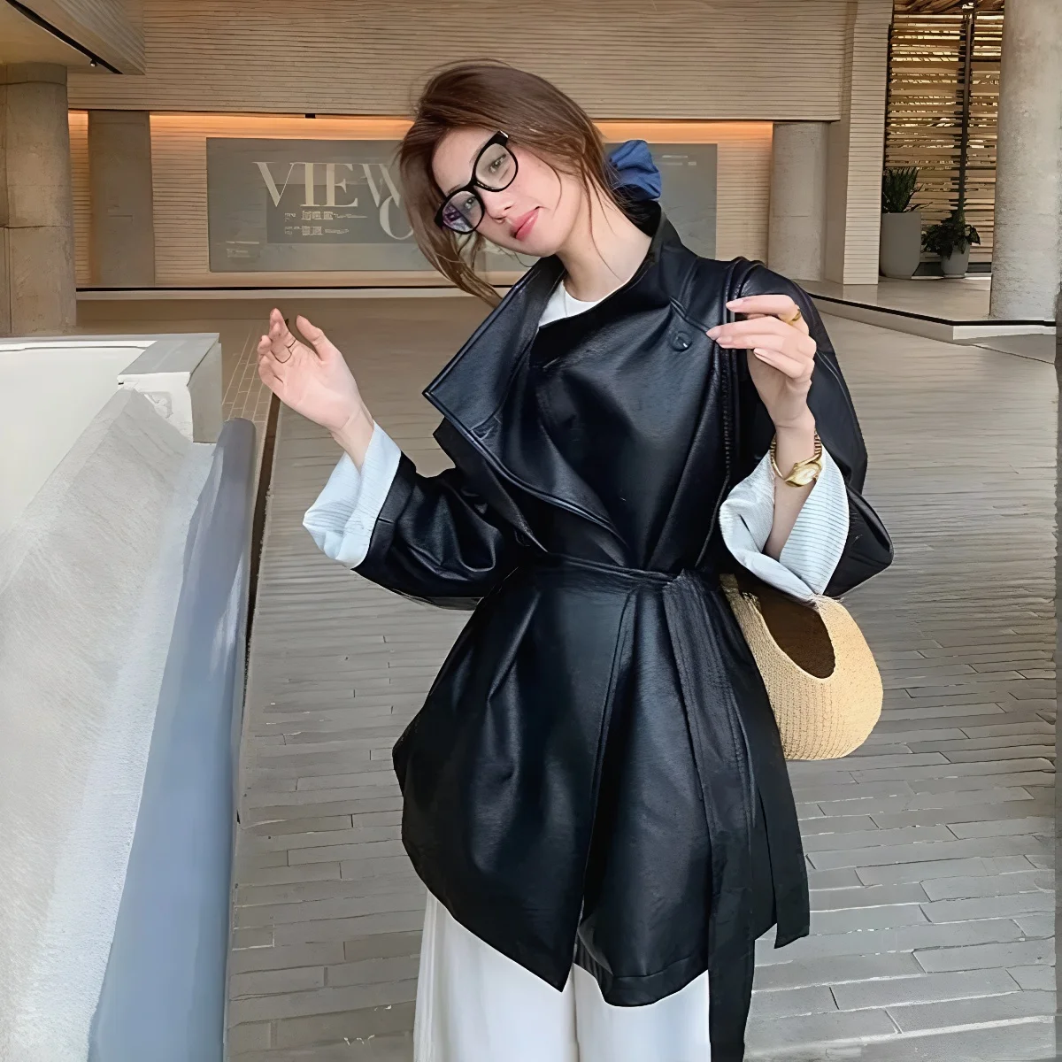 معطف ستريت سلي ريترو جلدي بحزام وظيفي من جلد البولي يوريثان للنساء فضفاض مناسب طويل Sve متوسط الطول