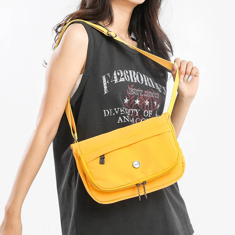 

Multi-Color Nylon Shoulder Bag, Large Capacity, Can Hold an Ipad, Suitable for Daily Commuting and Shopping, Crossbody Bag for Women