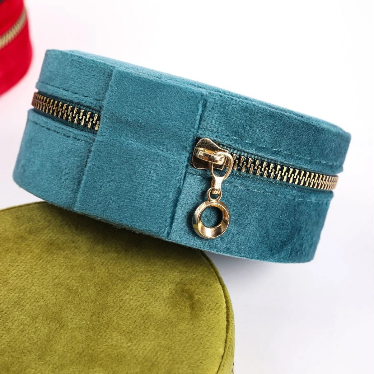 صندوق مجوهرات بسحاب مخملي مستدير. صندوق تخزين رائع. صندوق مجوهرات وأقراط وقلادة محمولة للسفر. صندوق تعبئة التخزين