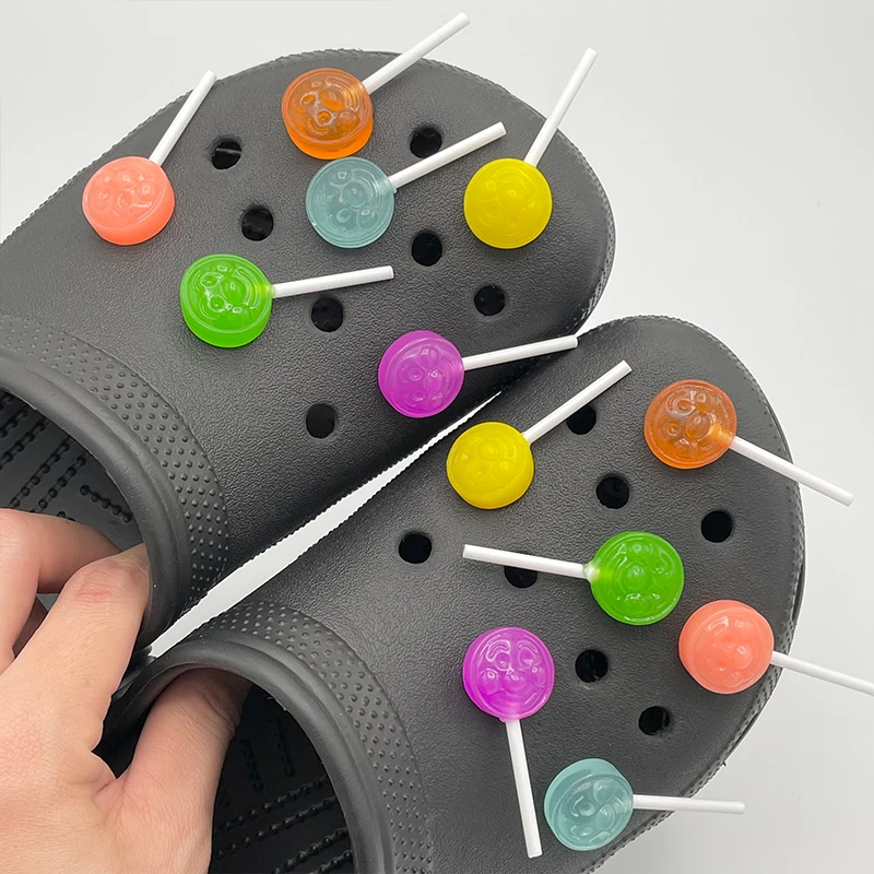 Dijes de zapatos de caramelo divertidos para zapatillas, zuecos DIY Kawaii, simulación de piruleta, alfileres de zapatos, accesorios de decoración,