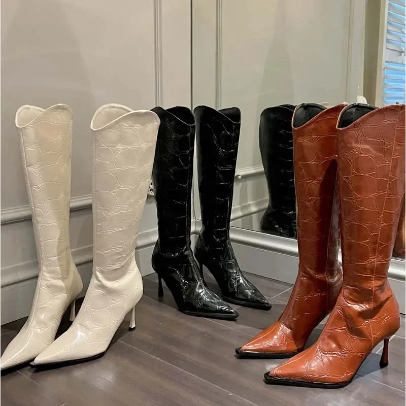 

Осенне-зимние женские сапоги до колена на молнии, пикантные туфли на тонком высоком каблуке, дизайнерские длинные ботильоны с острым носком и резьбой