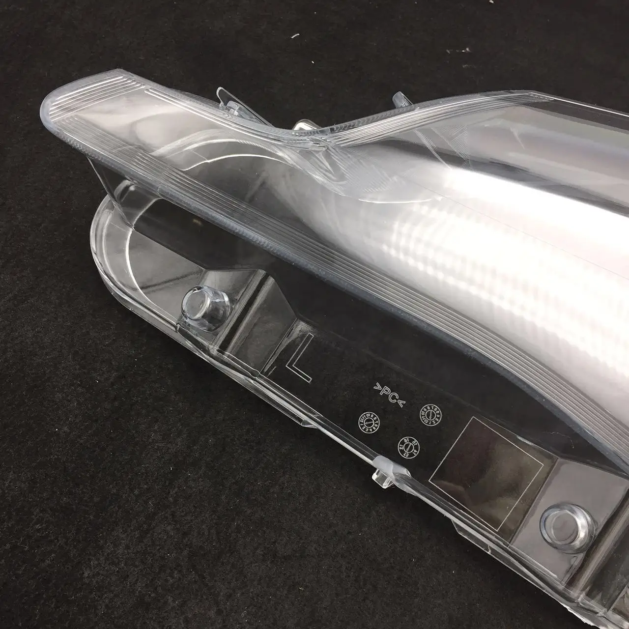 Suitable for Maserati Quattroporte 13-17 front headlight cover lamp surface Quattroporte headlight plexiglass lamp shell cover