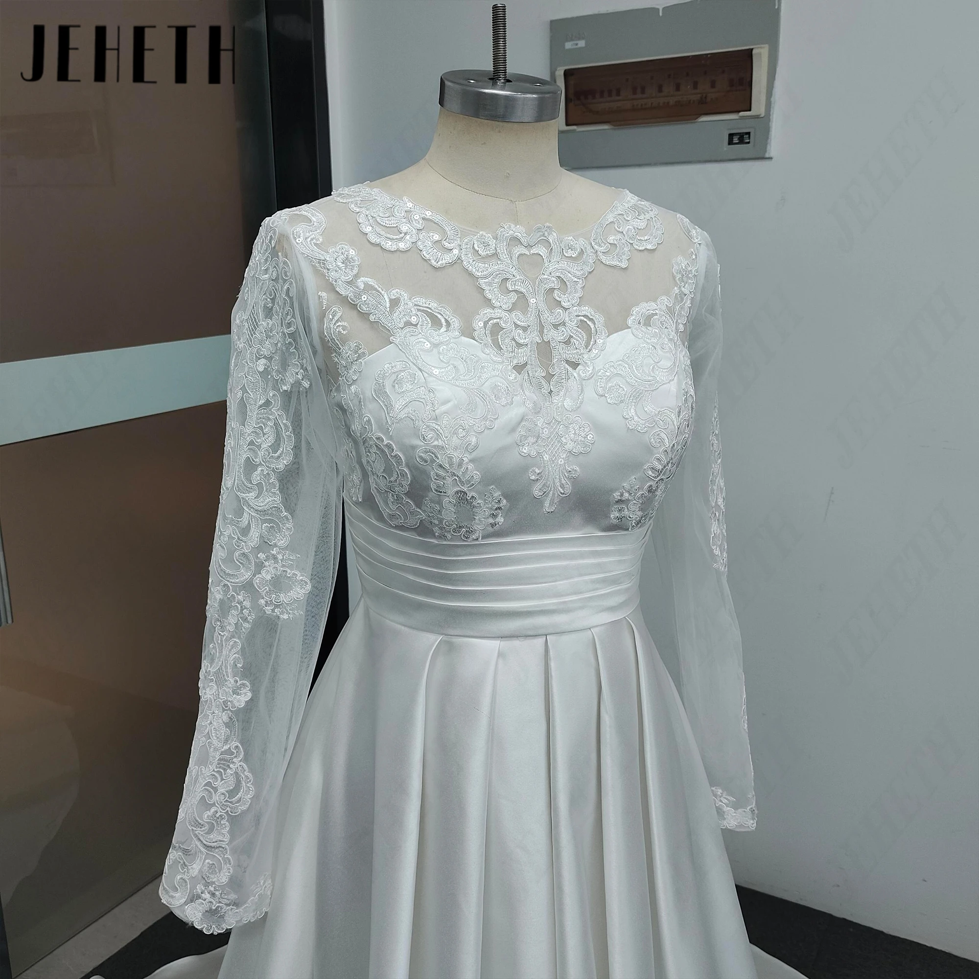 JEHETH Elegant Lange Ärmel Satin Brautkleid A-Linie Spitze Applikationen Mit Tasche Brautkleider Rundhals 2027 Personalisiert Brautkleider Kehrauschlepp Vintage Große Größe Illusion Rücken Für Frauen – Detail 8