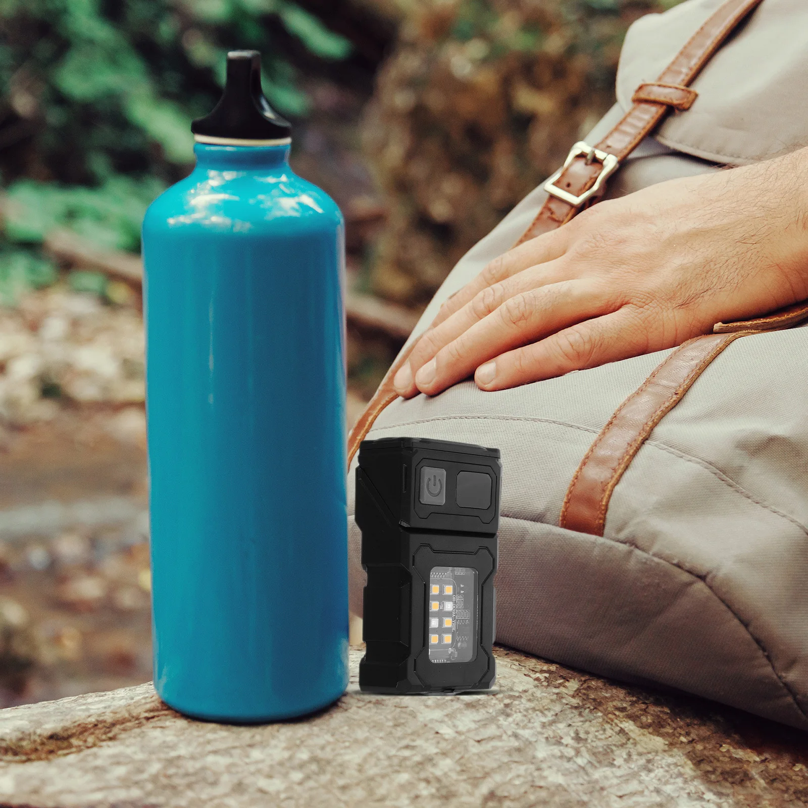 مصباح يدوي LED قابل لإعادة الشحن ومشبك محمول على القبعة ضوء عمل صغير للتخييم والمشي لمسافات طويلة والسفر في حالات الطوارئ