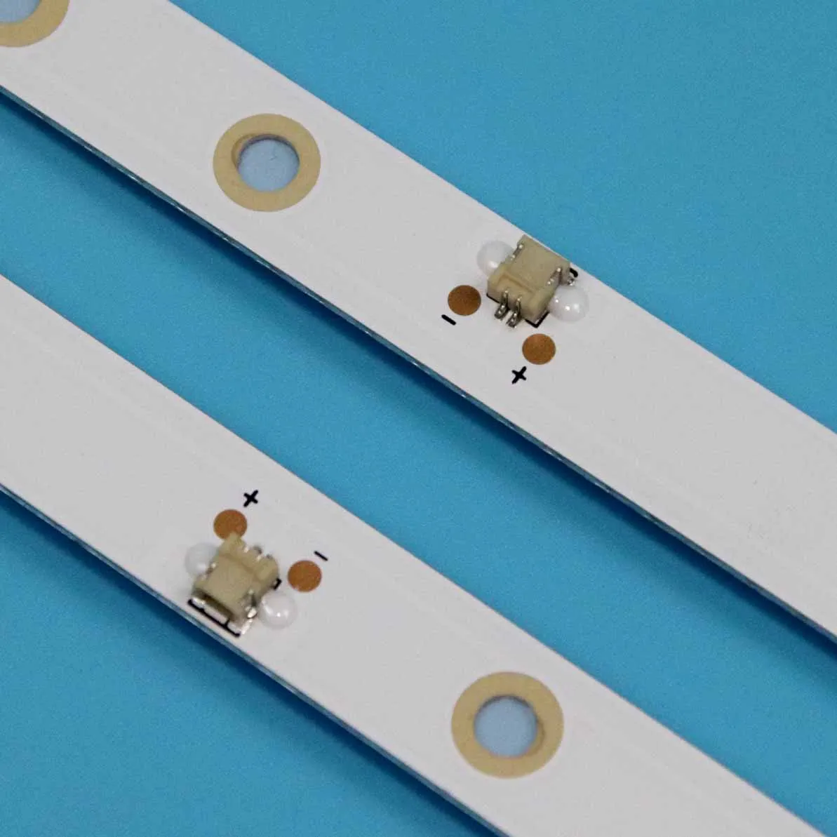 Nowe listwy LED do podświetlenia telewizorów SJ.YM.D3200601-3030ES-M do SKYLINE 32YST5970 32YT5900 Array DLED32YM 2X6 0005 P9