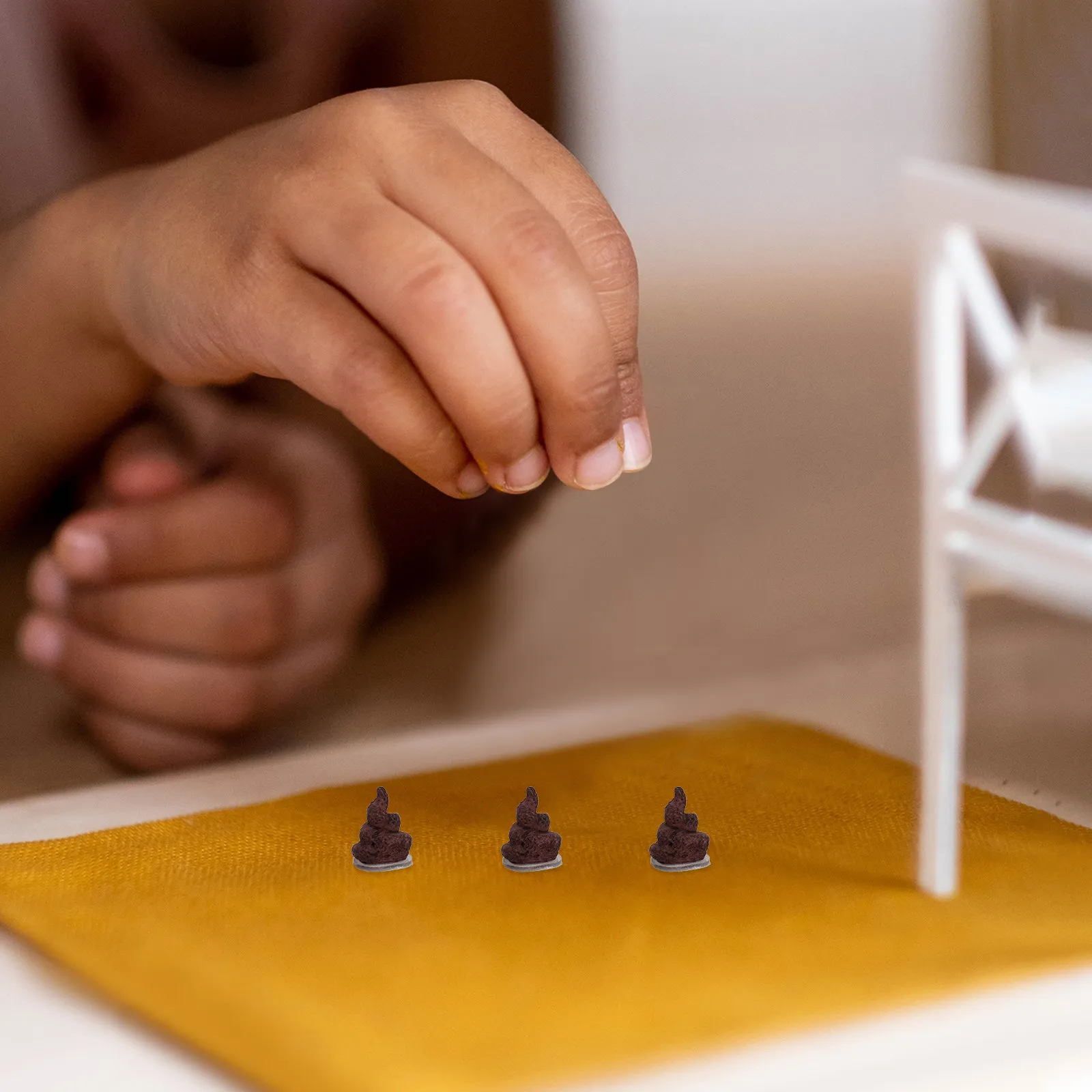 

5Pcs Realistic Fake Poop Miniatures Resin Prank Party Decoration Micro Landscape Home Funny Toss Game Props Poop
