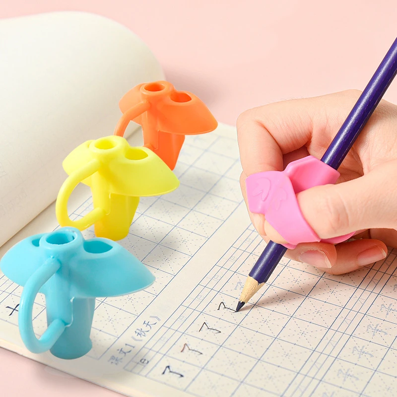 Três Finger Writing Corrector para crianças, suporte do lápis, aprendendo segurando o dispositivo para crianças, aprendendo Pen Holder, material escolar, 3pcs