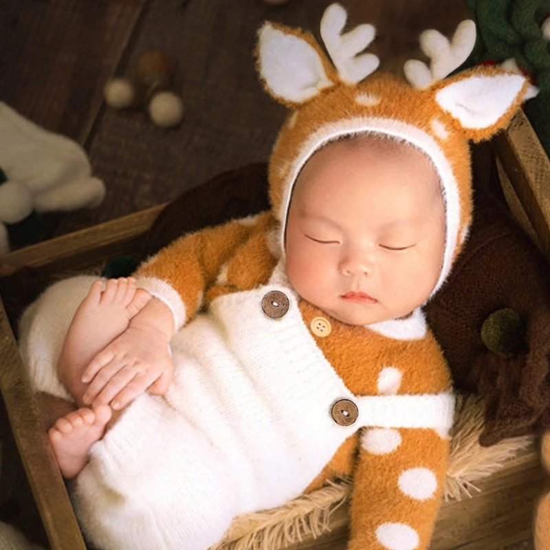 Festive Newborns Pictorial Costume Lovely Antler Headwear Warm Hat and Knit Overalls Strap Pants with Dotted Top P31B