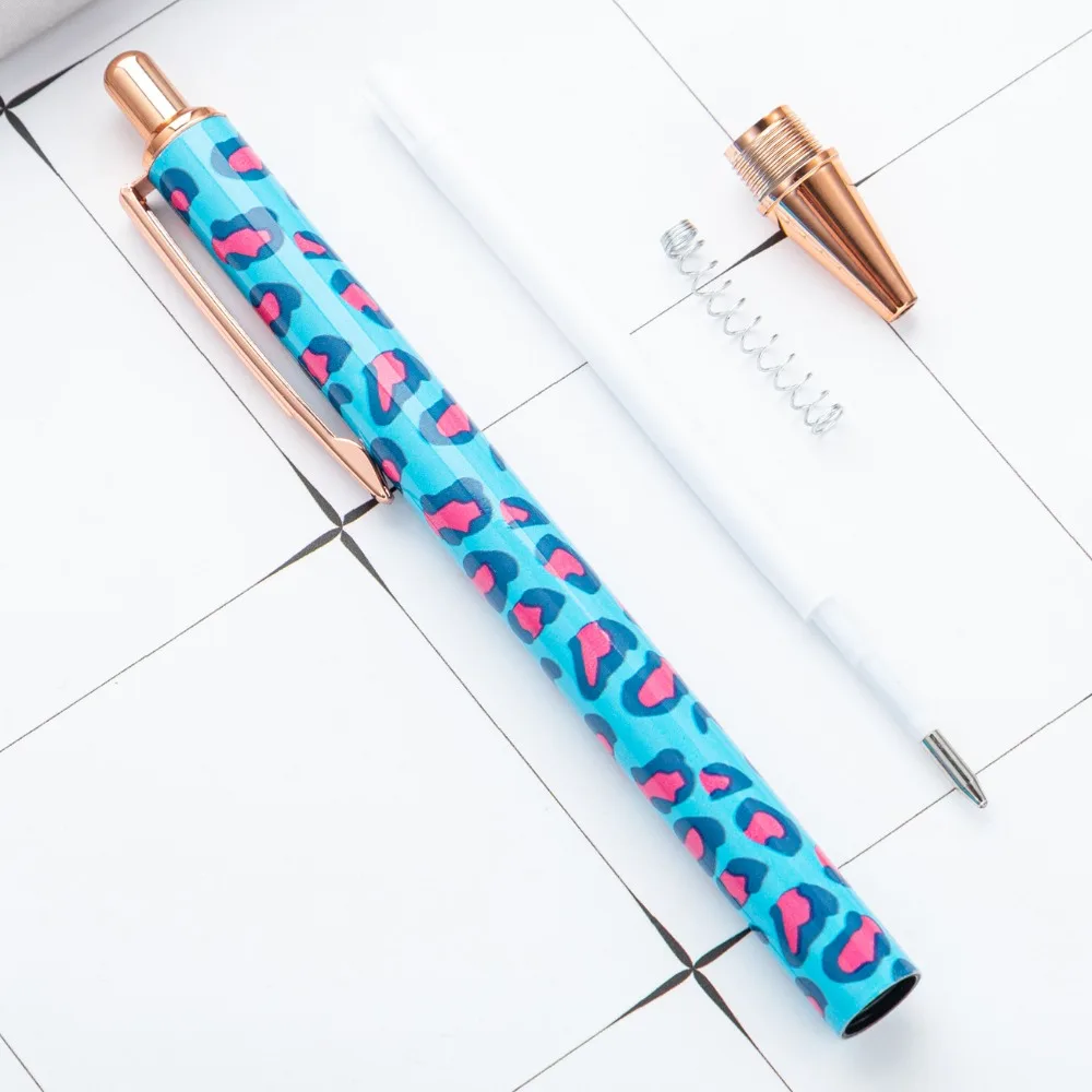 Trendige Stifte mit Leopardenmuster – Aufdrückungsmechanismus mit lebendiger Blumenfolie, perfekt zum Journaling und als Geschenk, süße Stifte – Detail 4
