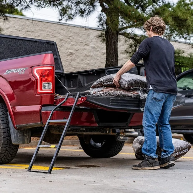 2025년 픽업 트럭의 뒷문에는 등반 사다리가 있습니다. 테일게이트 사다리는 텔레스코픽으로 조정할 수 있습니다.