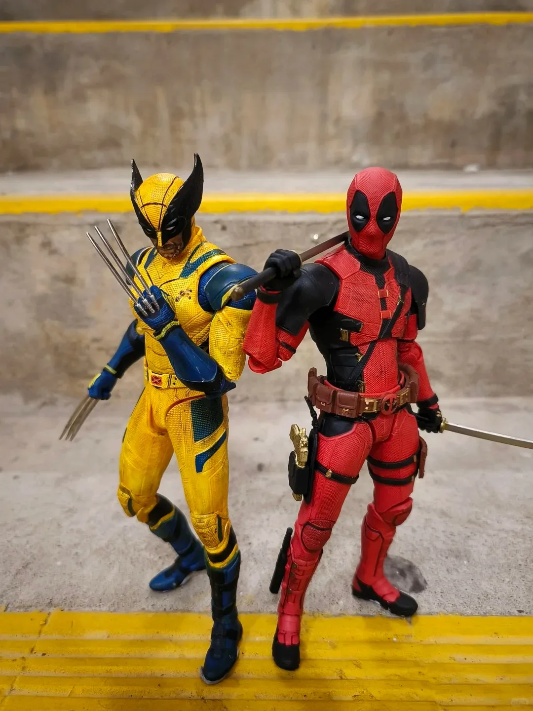 

Movie Deadpool And Wolverine 1/10 Scale Wolverine Deadpool Collections Figure Ornament For Boys Ideal For Birthday Collections