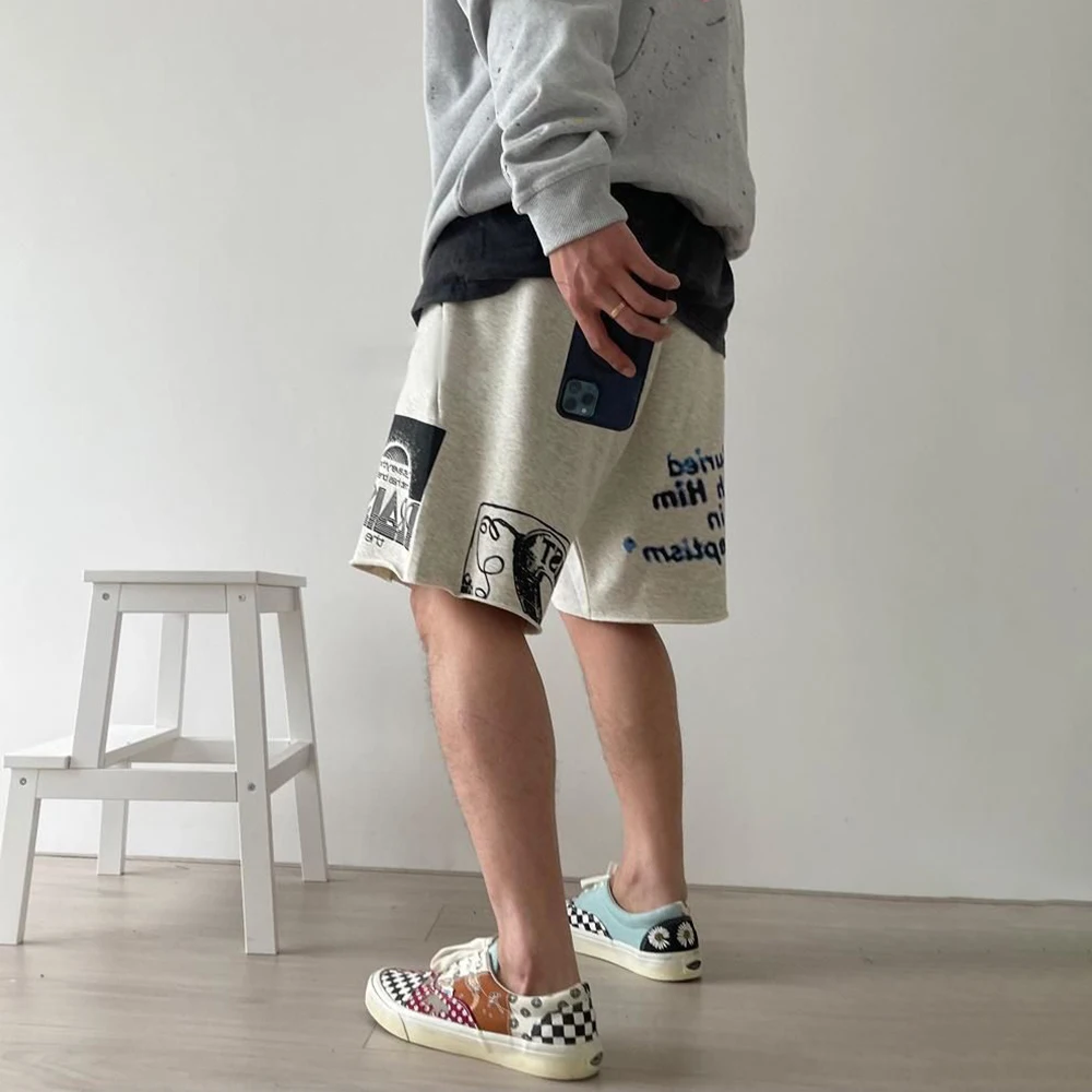 Mens Casual Shorts American Style High Street Graffiti Fashionable Trendy Y2k Loose Drawstring Shorts 2024 Spring And Summer