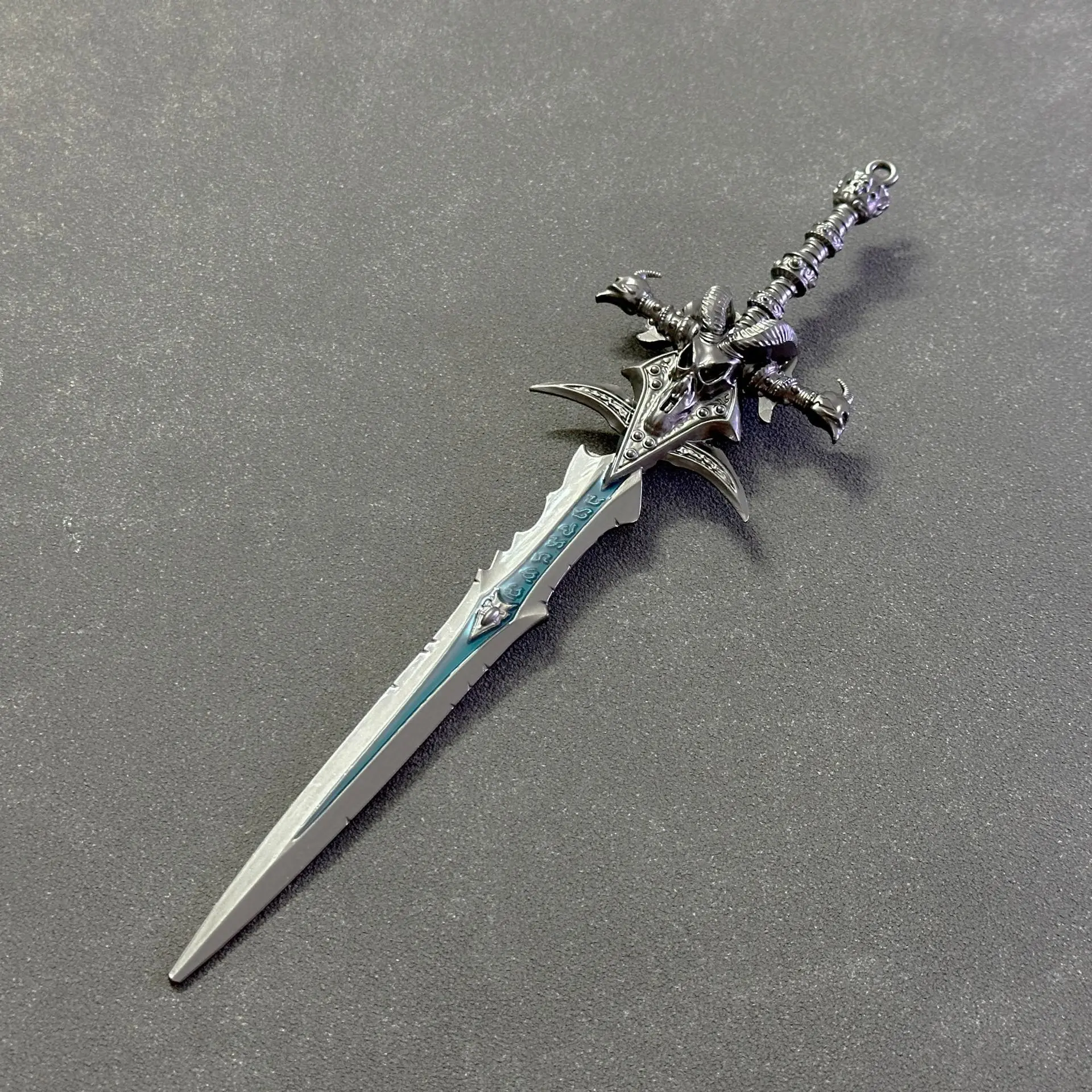 Warcraft WOW Peripheral Lich King Shadow of Sorrow Frostmourne Weapon Model Metal Toy Ornament Sending Children To Friends